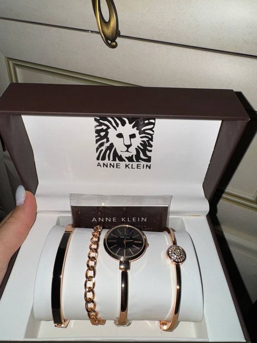 Женское украшение б(раслет часы)