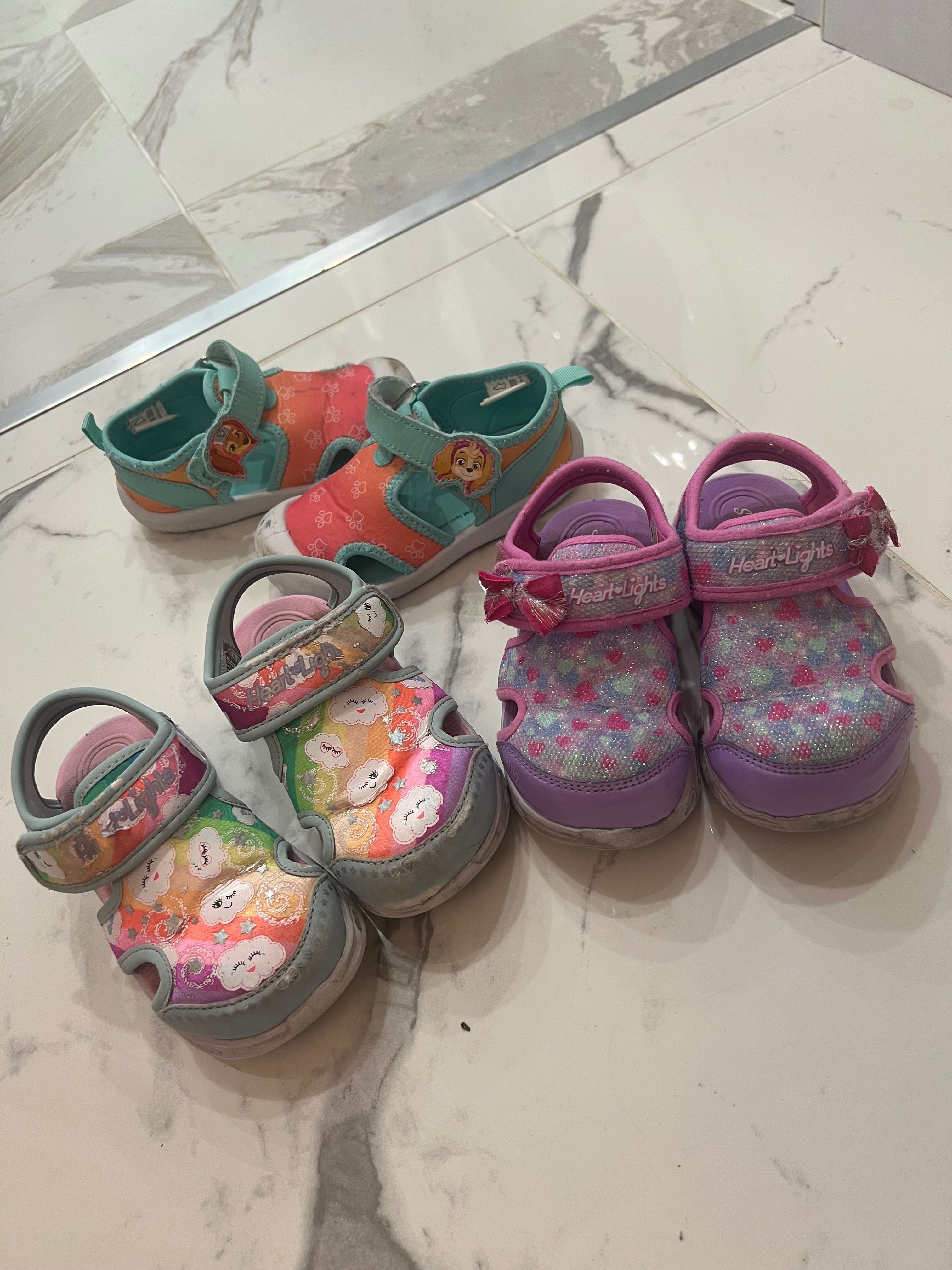 Лот 3ч детски сандали Skechers и пантофи