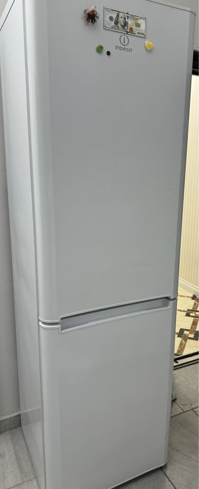 Холодильник Indesit