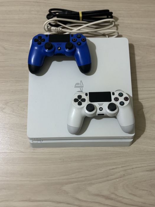 Playstation 4 slim alb, Modat, 1TB, 2 manete originale