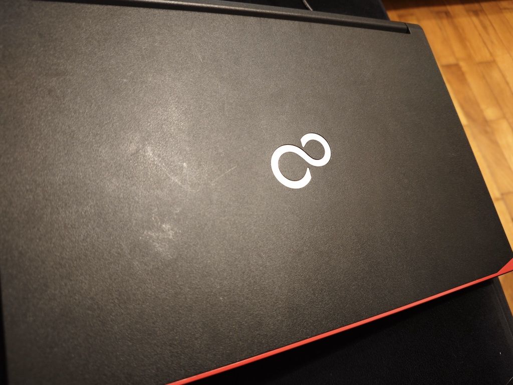 Лаптоп Fujitsu Lifebook E546