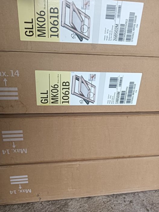 Geamuri Velux făcute pe comanda,patru bucăți cu tot cu rama.