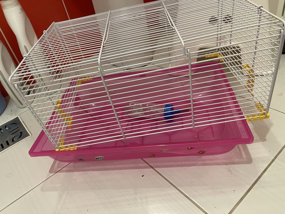 Cusca Hamster Cage si mancare