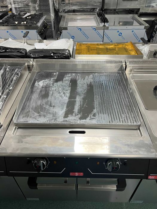 Firmann V9TG - Fry top; Plita electrica neteda-striata (linia 900)