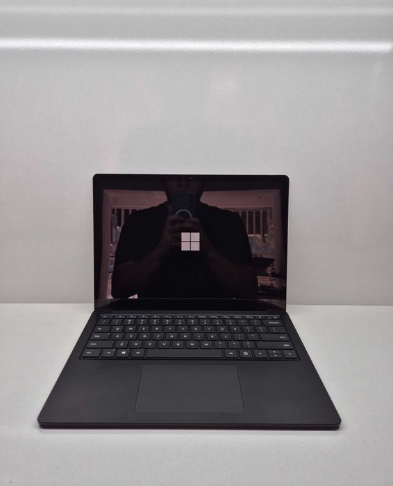 Microsoft Surface  Core i5-1035G7 4 yadro / 8 potok 8/256 GB M.2 NVMe