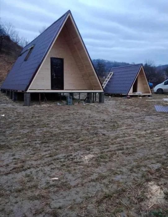 Cabane stil-Aframe la gata sau la rosu