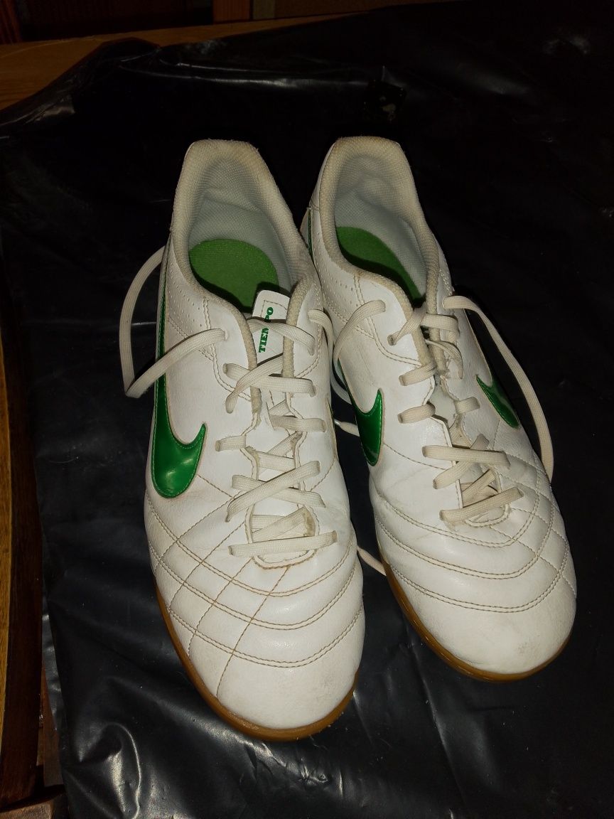 Маратонки NIKE Temero етествена кожа
