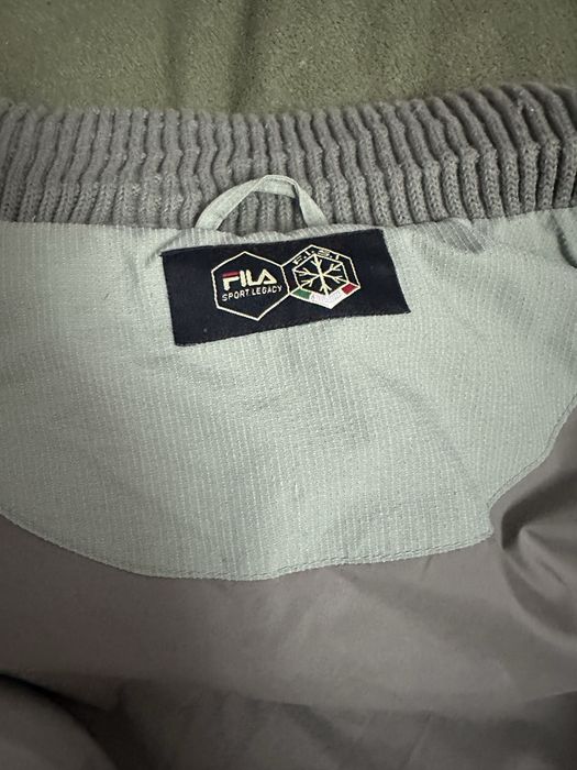 Vand geaca aproape noua