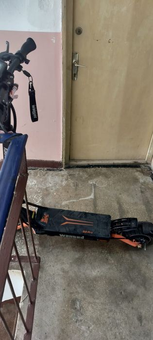 Vând trotineta g2 pro