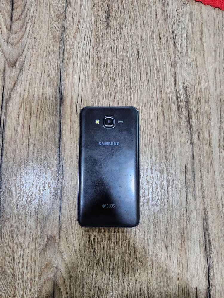 Телефон Samsung J7