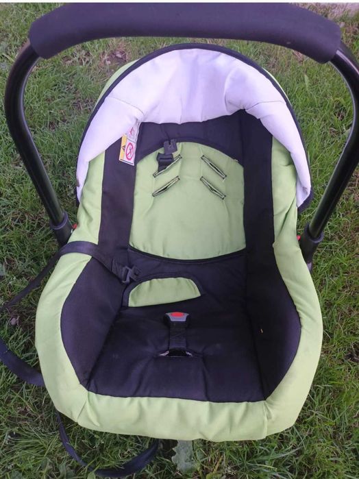 Vând carucior 3 în 1