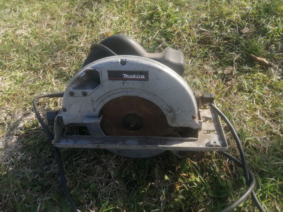 Vând fierăstrău circular Makita 5703R defect