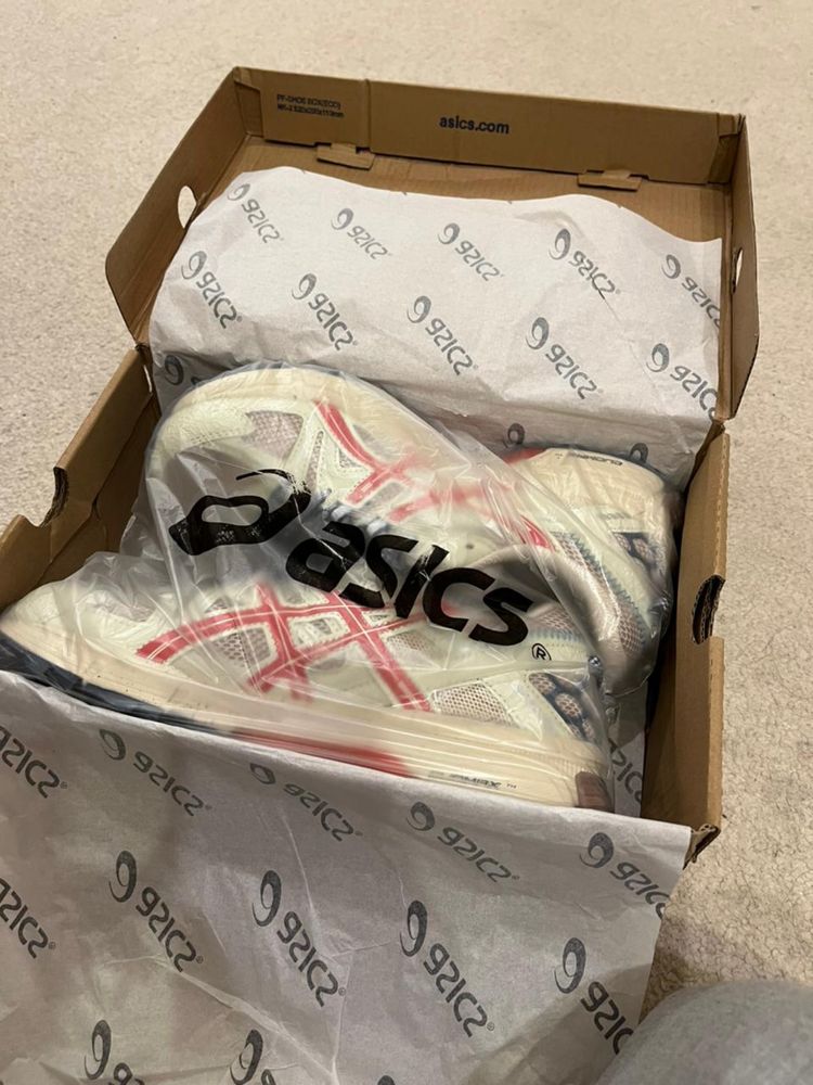 Продается Обувь asics