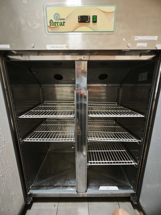 Професионални хладилници и хладилни маси на половин цена