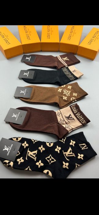 Șosete Louis Vuitton model 2026, prețul este ptr o pereche