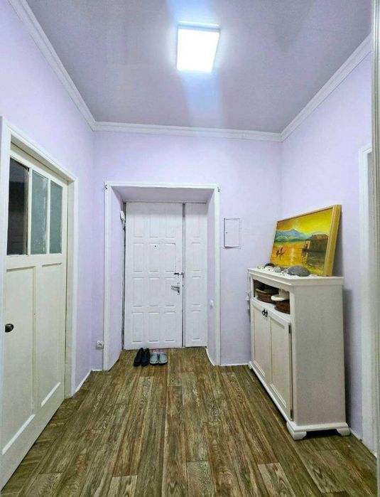 Срочно Продаётся Ракате Высокопотолочка 2/4/4 ремонт средний !