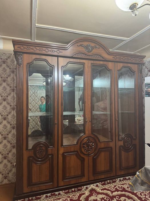 Сервант сотилади.