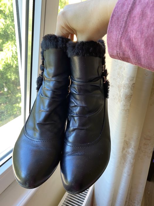 Ghete negre din piele naturala