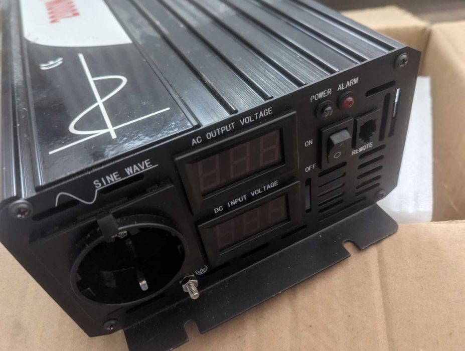 Invertor pur sinus 2000W / 4000W peak, telecomanda
