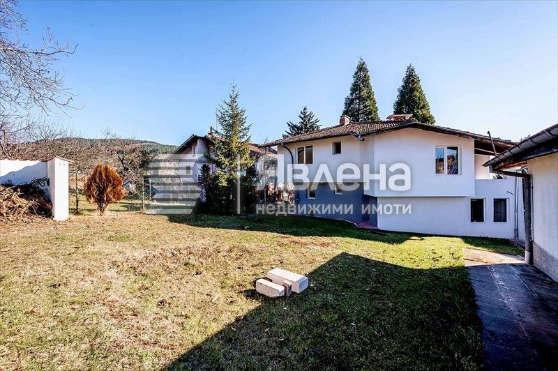 Продава къща с живописна гледка