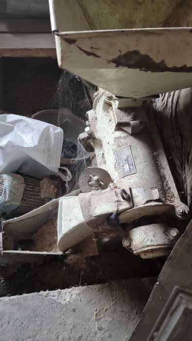 Тегирмон 35 талик сотилади халати яхши уринмаган