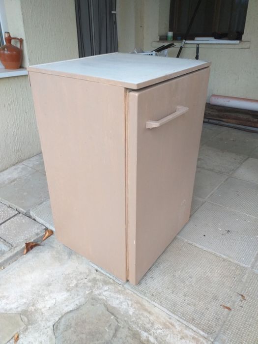 Хладилник AEG Junior, не работи. Може да се използва за шкаф.