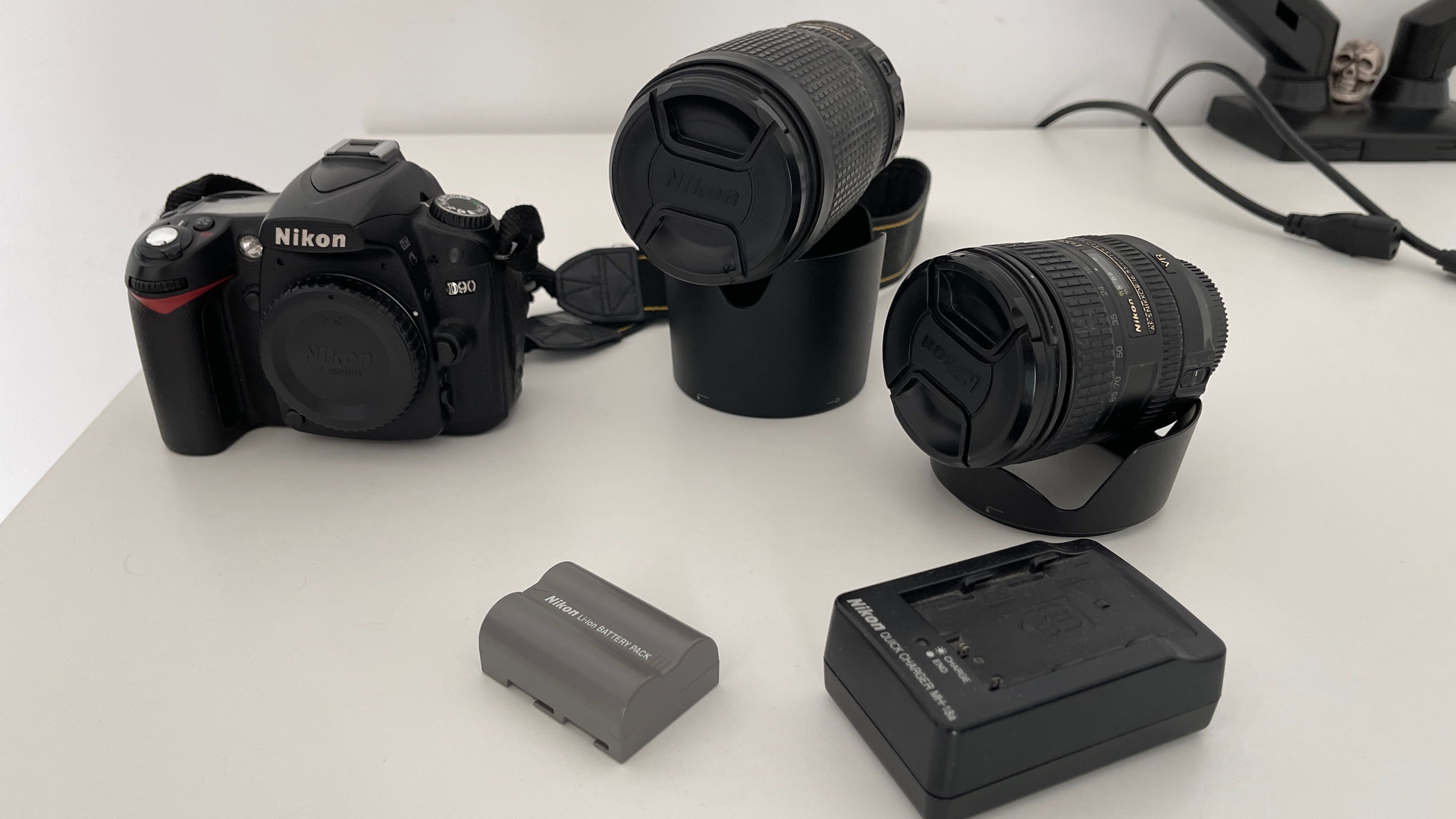 Nikon D90 + Obiectiv 16-85mm f3,5