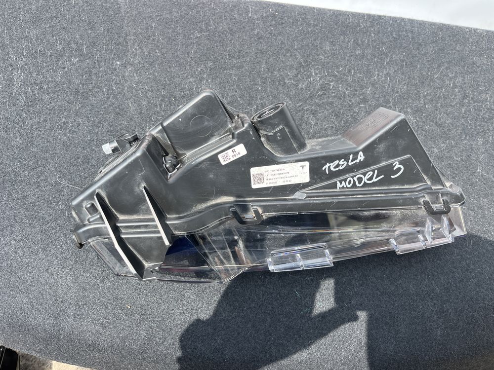 3 броя халоген Model 3