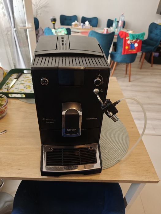 Espressor automat Nivona cu functie de spumare lapte si capucino