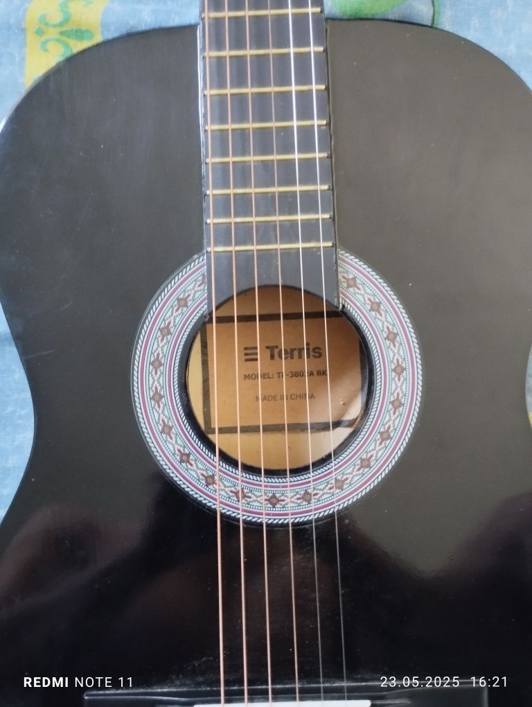 Gitara TERRIS sotiladi