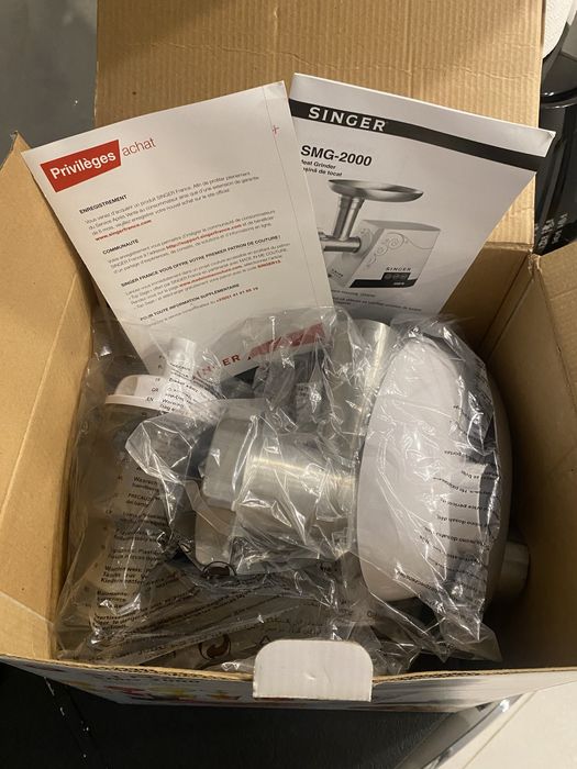 Masina de tocat carne Singer