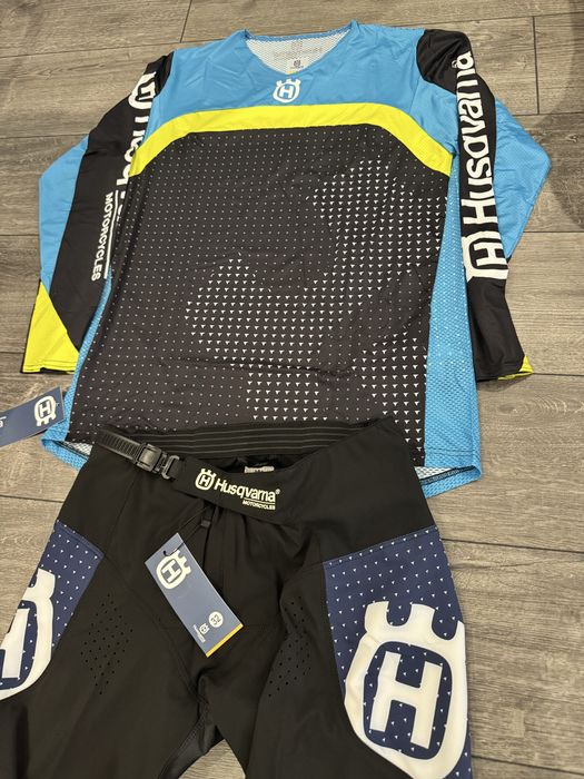 Мотокрос Екип Husqvarna