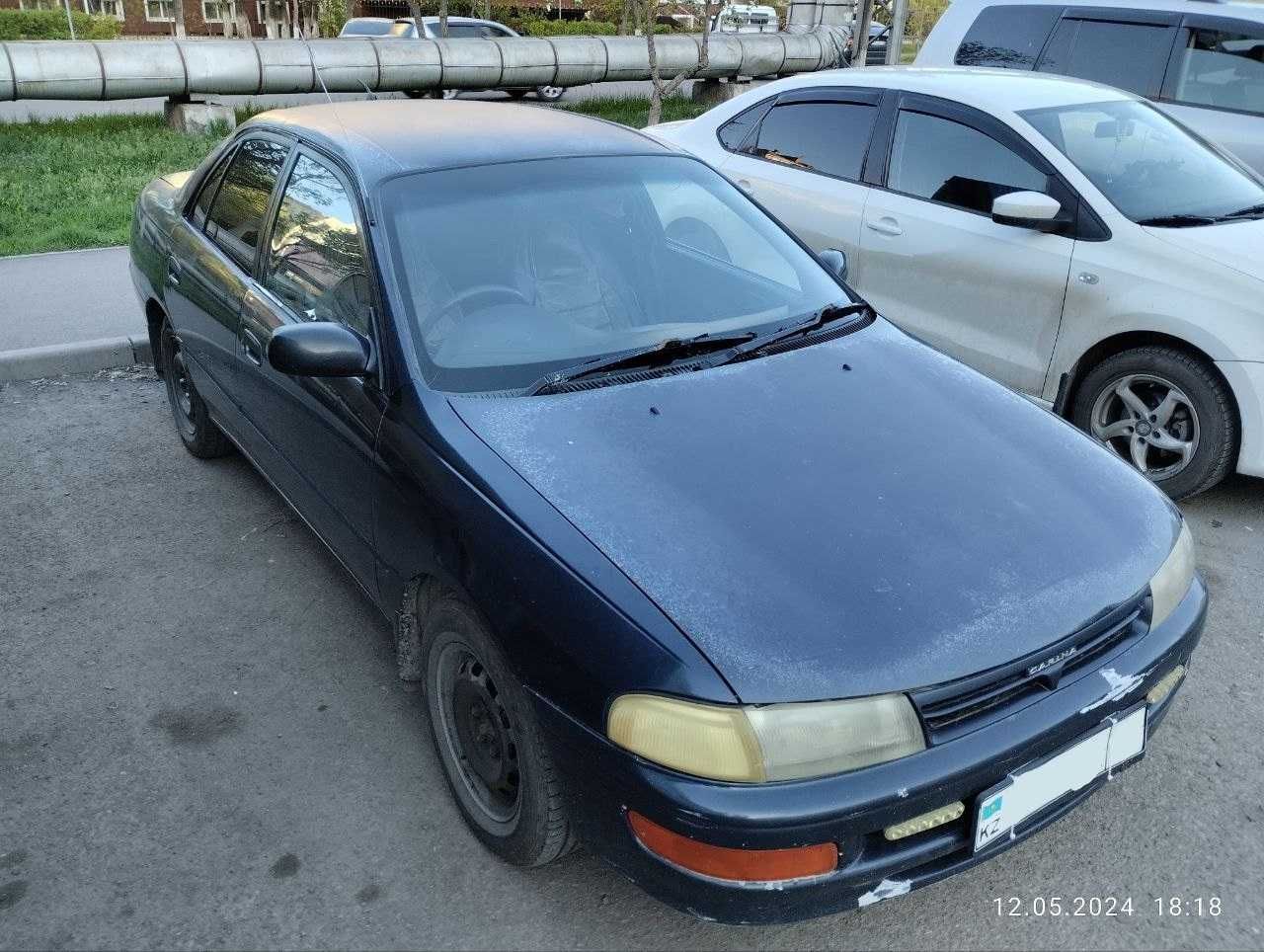 Автомобиль Toyota Carina