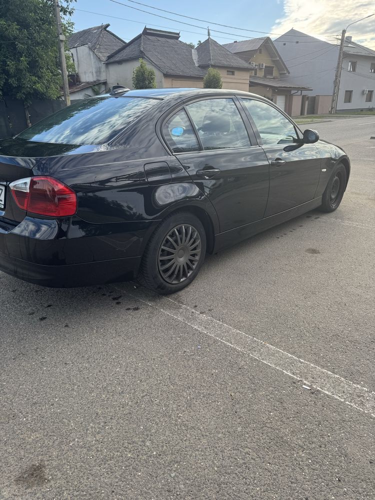 Vand BMW  e90 143cp in stare buna .