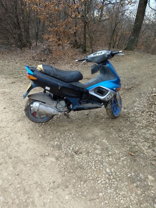 Vând  scuter gilera runner