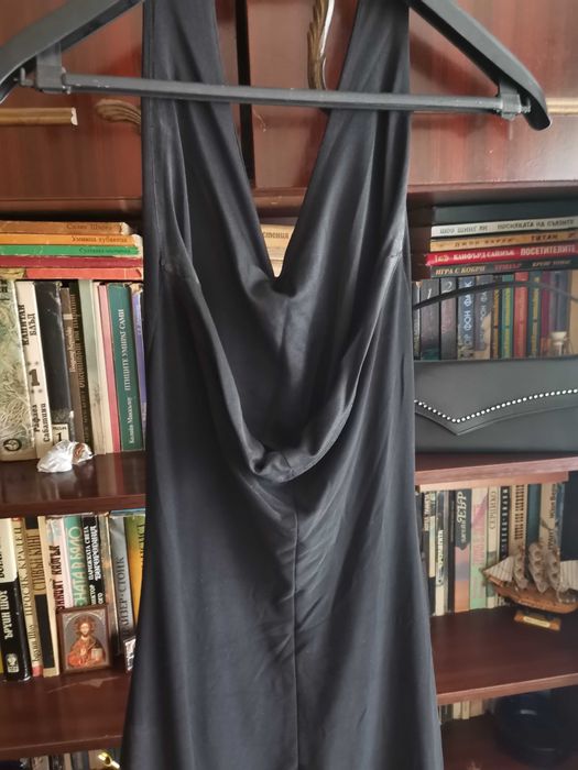 Дълга черна рокля за повод или абитуренска вечер