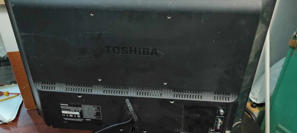 Vând televizor LCD Toshiba