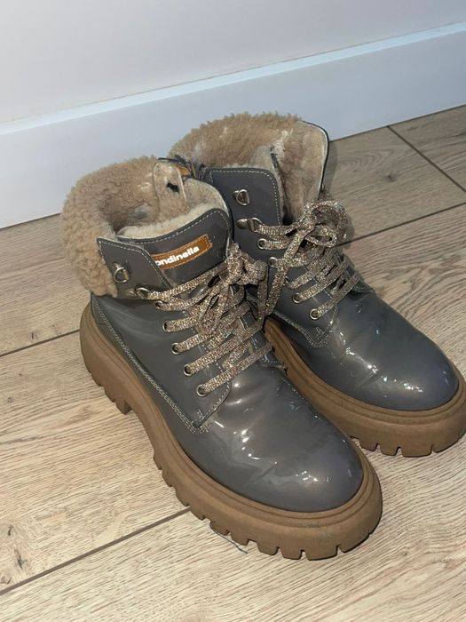 Утепленные лакированные ботинки