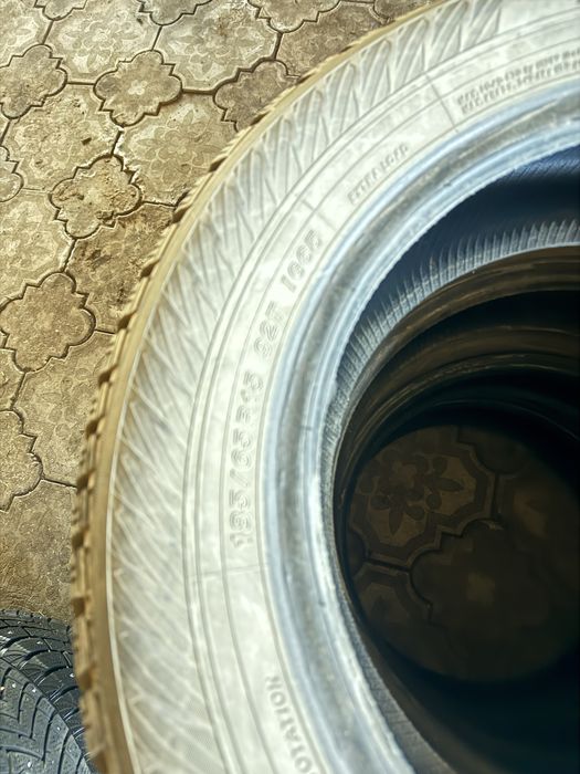 Продам резину 185/65 R15 Yokohama