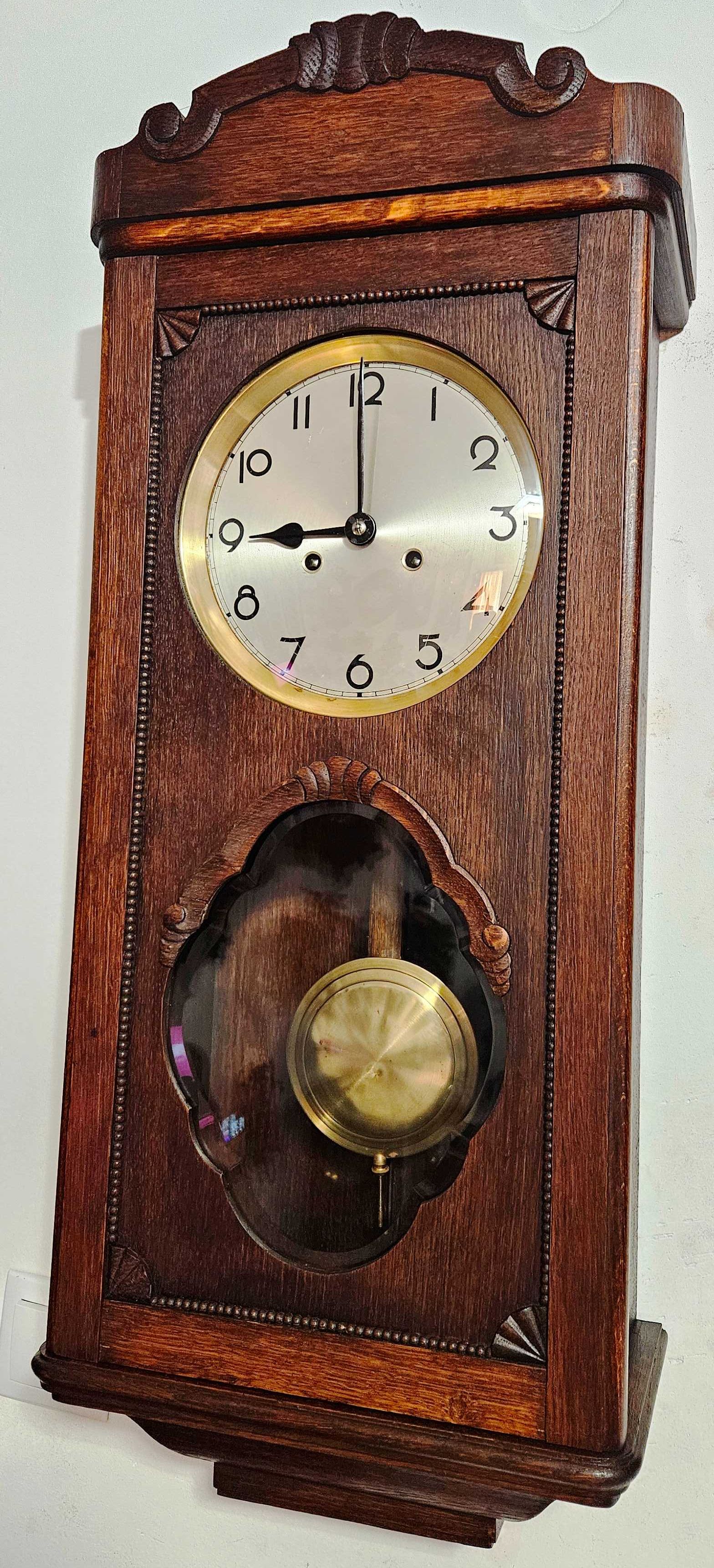 Ceas de perete cu pendula Kienzle