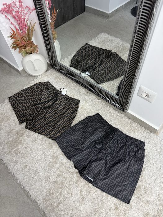 Sort de baie Fendi colectie noua vara 2025
