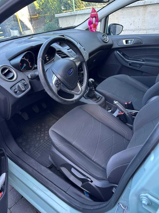 Ford Fiesta adorabilă,cochetă și îngrijită cu drag de proprietară