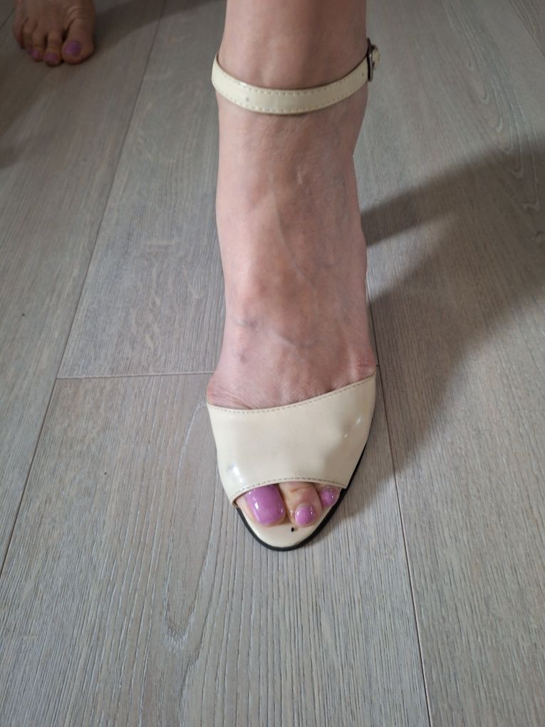 Sandale din piele naturala