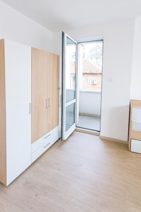 Тристаен апартамент под наем в Център