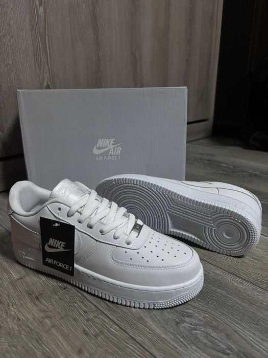 Adidasi Balenciaga, Versace, McQueen, Air Force 1