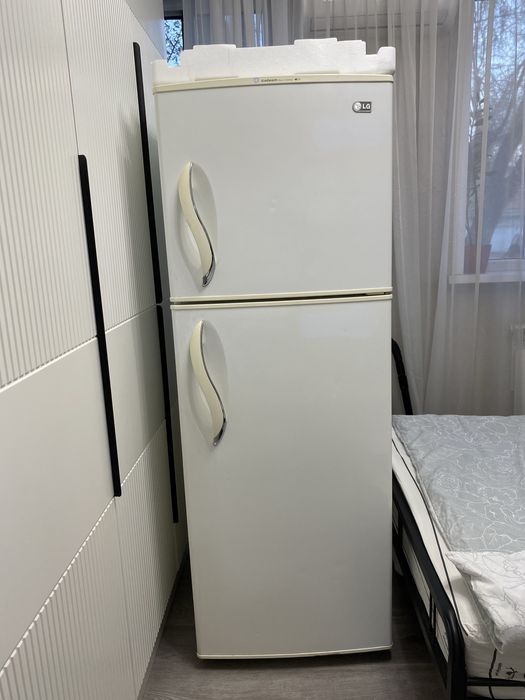 Продам б/у холодильник, LG
