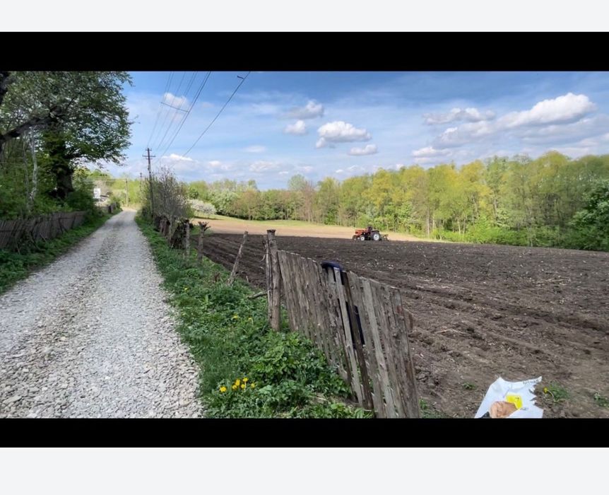Teren intravilan construibil - 34 ari, zonă linistită langa pădure