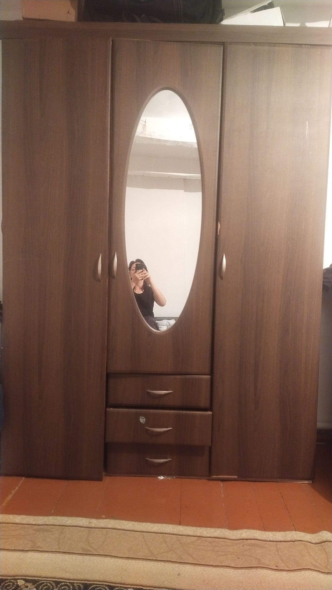 Продам шкаф платяной.