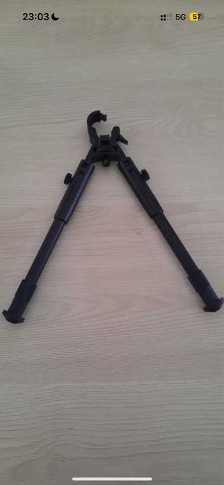 Bipod cu prindere pe țeava