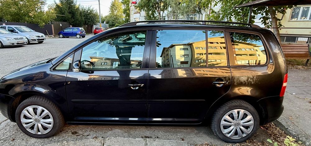 Vând Touran 1.9 TDI 2004 Culoare: Negru-preț 2000 Euro